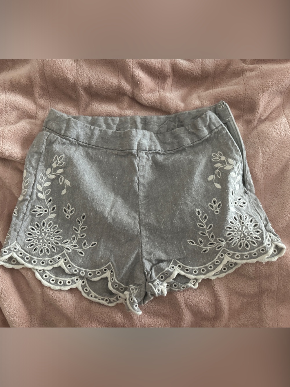Free People Embroidered Scallop Hem Linen-Blend Shorts - Light Gray size 0